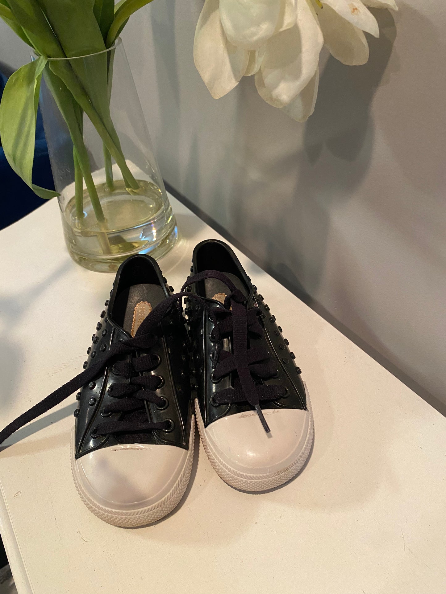 Mini Melissa - Size 10 *mark on toe*