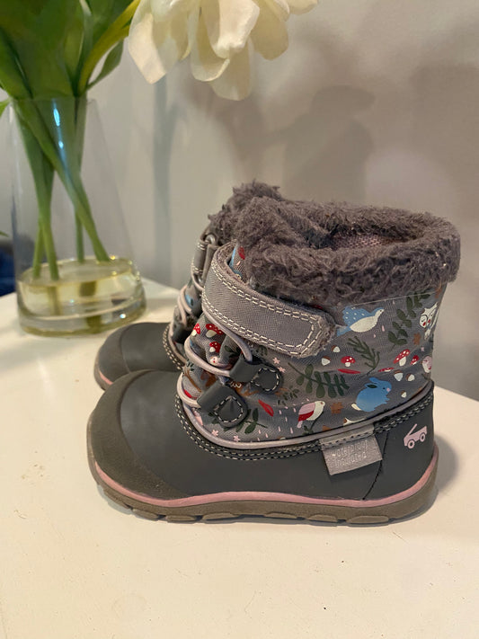 See Kai Run Gilman Waterproof/Insulated - Size 6